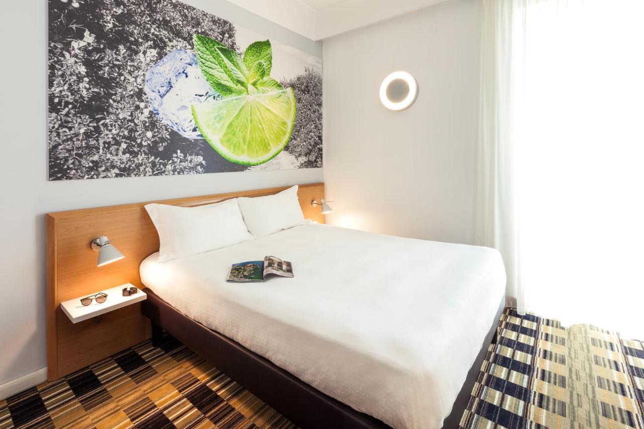 Отель Ibis Styles Napoli Garibaldi Экстерьер фото