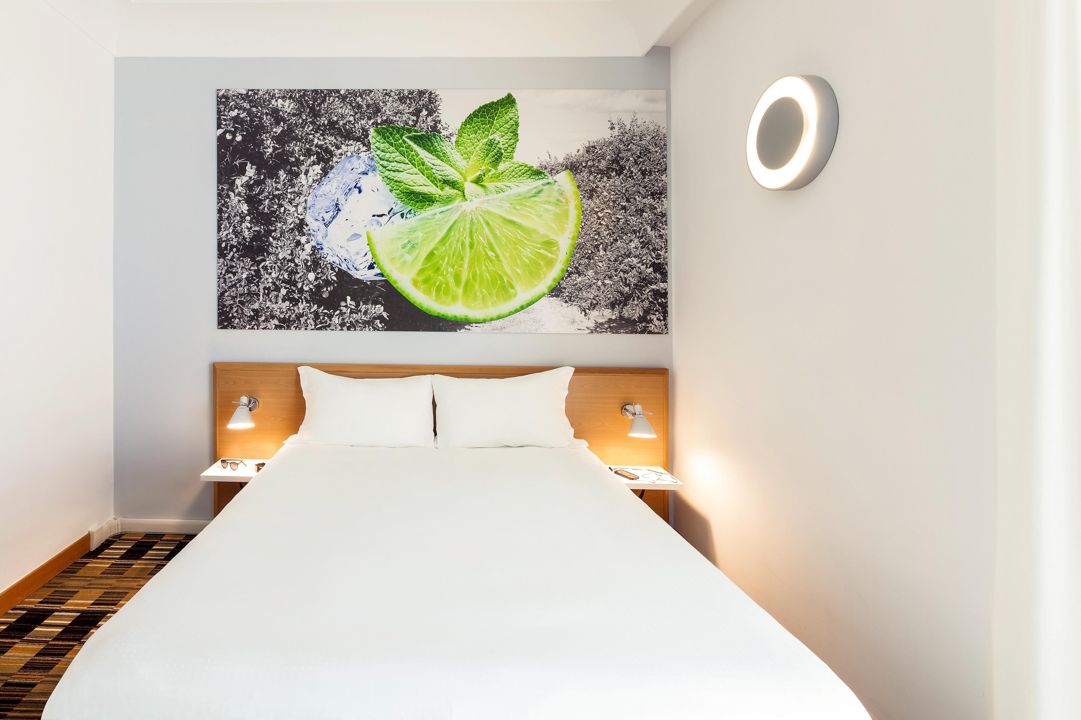 Отель Ibis Styles Napoli Garibaldi Экстерьер фото