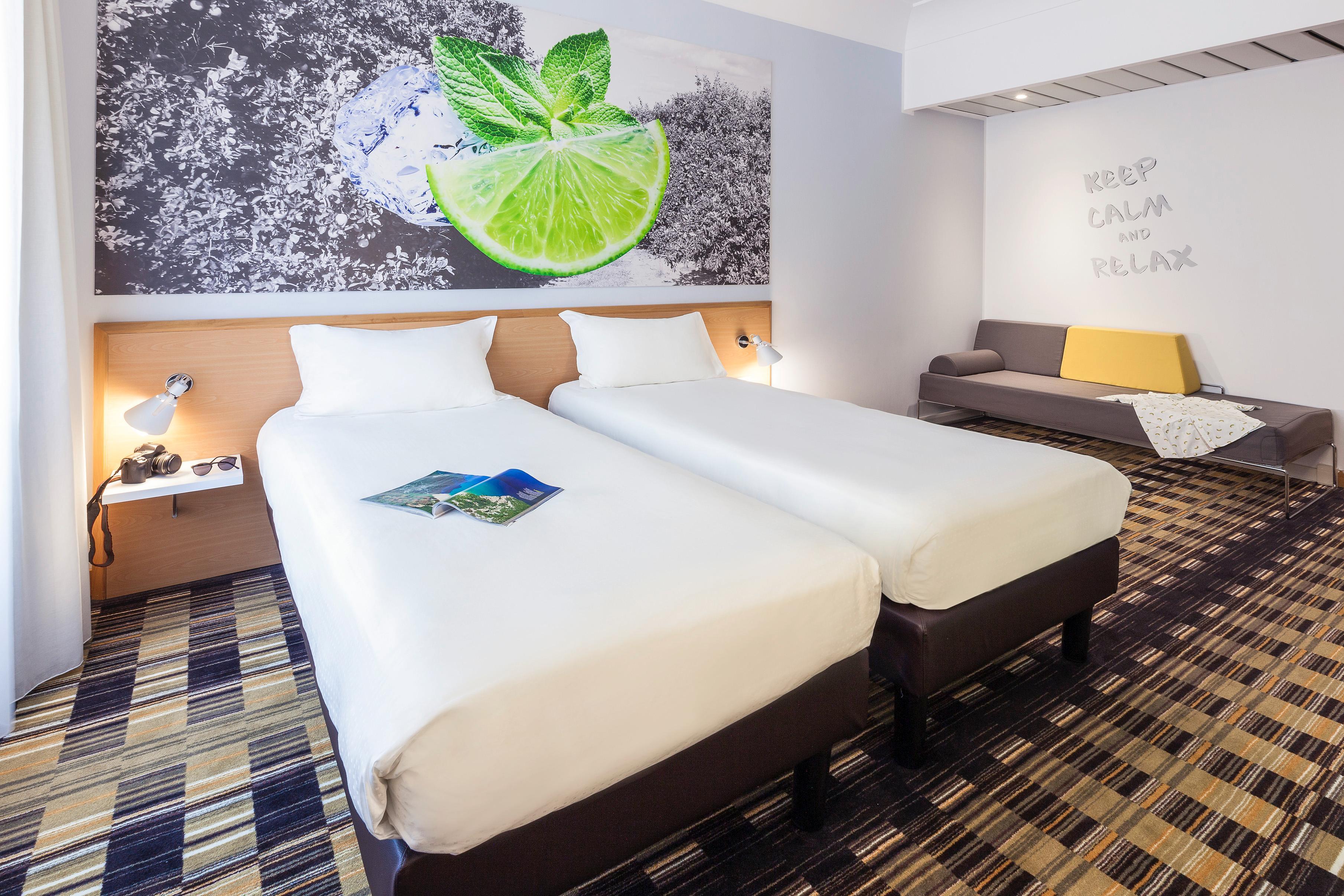 Отель Ibis Styles Napoli Garibaldi Экстерьер фото