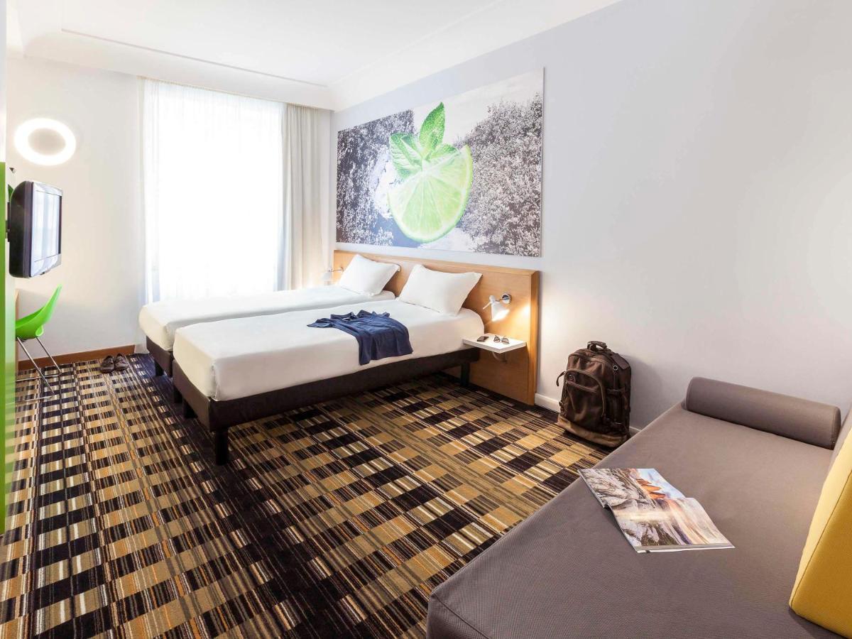 Отель Ibis Styles Napoli Garibaldi Экстерьер фото