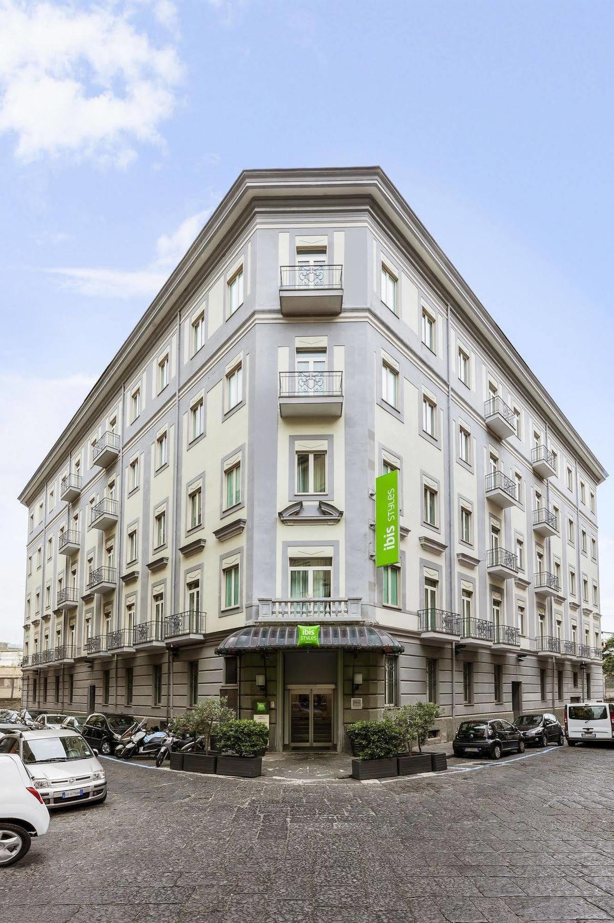 Отель Ibis Styles Napoli Garibaldi Экстерьер фото